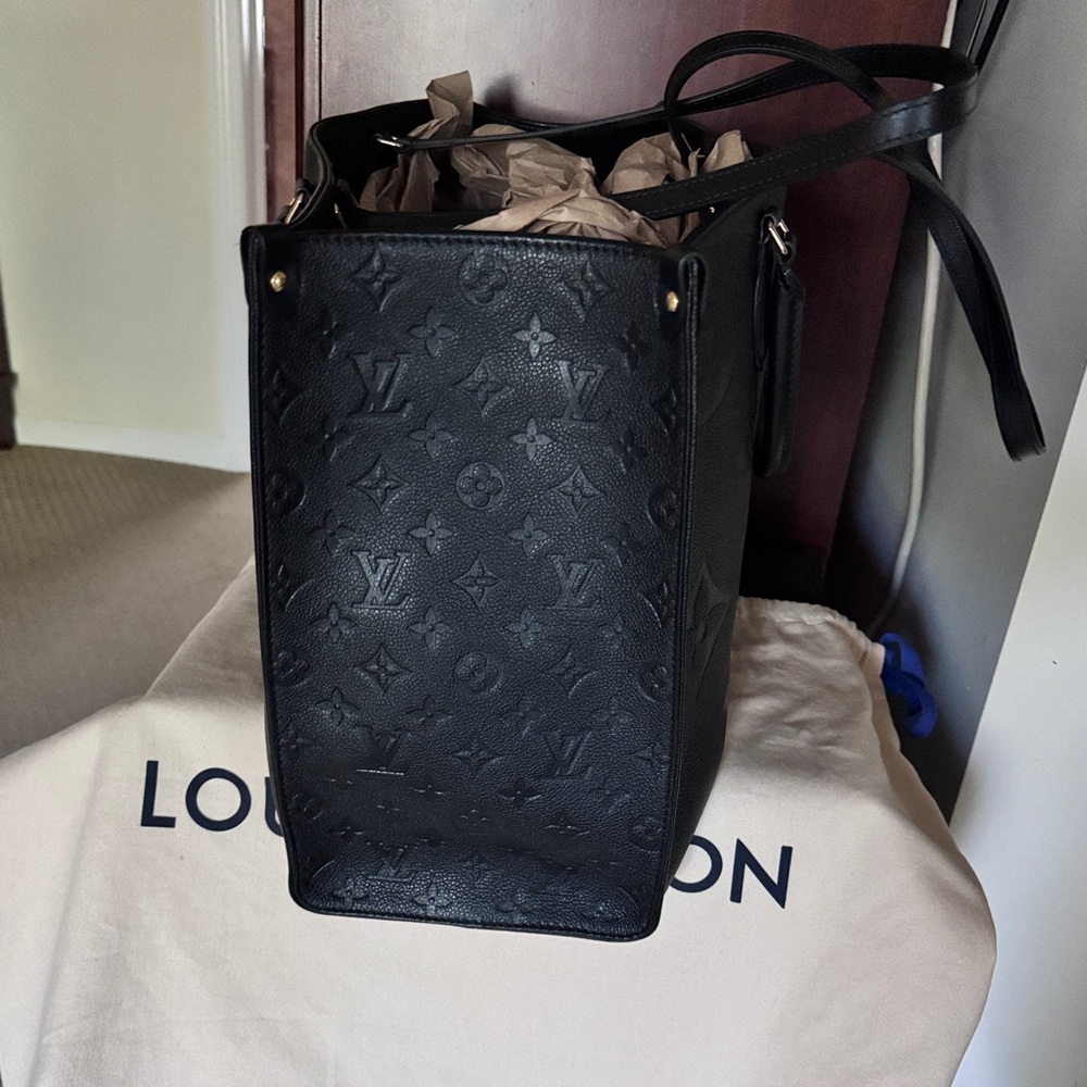 Louis Vuitton Black Onthego GM Tote Bag - Picture 7 of 16